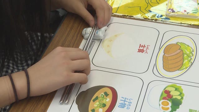 児童が自分で作った有田焼の箸置きで食文化や食事のマナー学ぶ【佐賀県