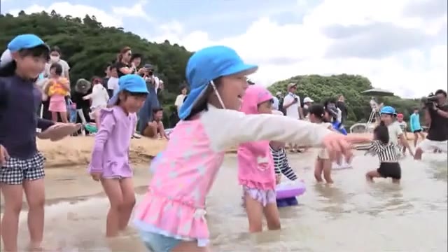 人工海水浴場「イマリンビーチ」で海開き式 子供たちが初泳ぎ楽しむ【佐賀県】
