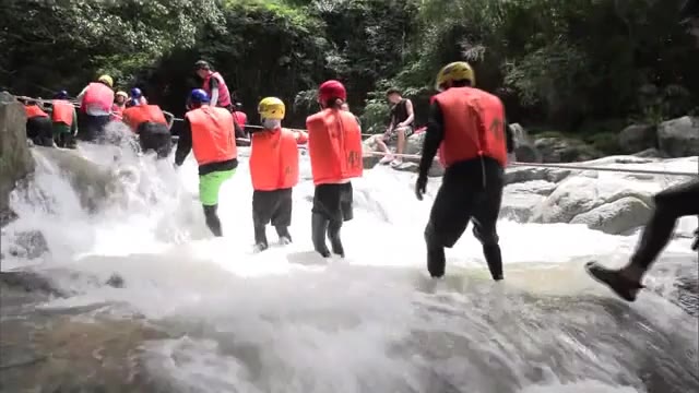 唐津市の恒例「渓流滝登り」 国スポ”デモ競技”として開催 渓流進み自然を満喫【佐賀県】