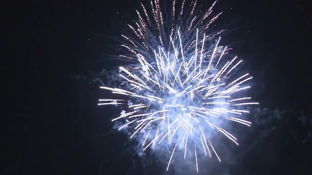 1300発の花火が夜空に…佐賀城下栄の国まつり「花火大会」【佐賀県】