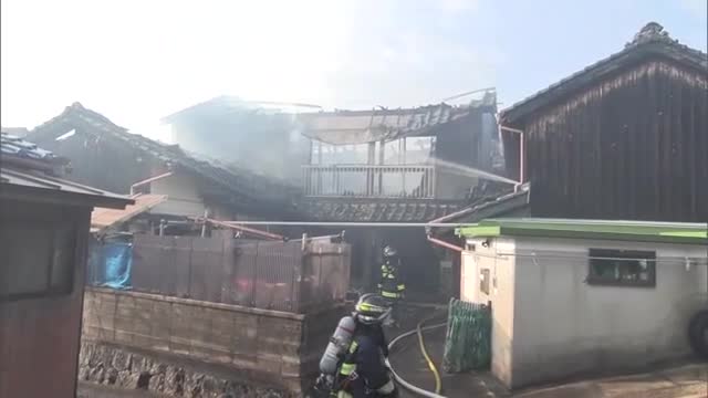 唐津市鎮西町で納屋を焼く火事 隣の住宅にも燃え移る【佐賀県】