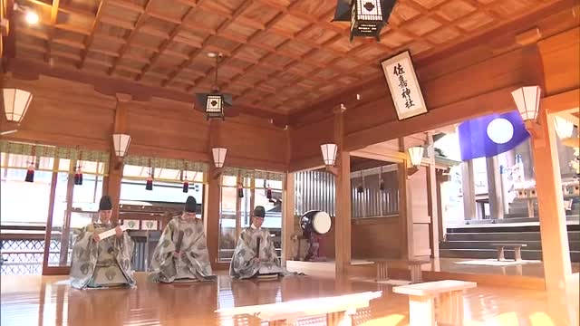 佐嘉神社で大みそか恒例の鰤祭　出世魚のブリ供え開運や商売繁盛など祈願