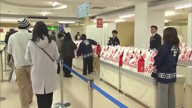 県内唯一の百貨店　佐賀玉屋で初売り　お目当ての福袋目指し行列も　【佐賀県】